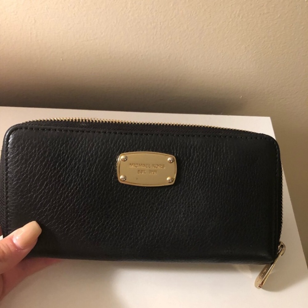 Michael kors wallet